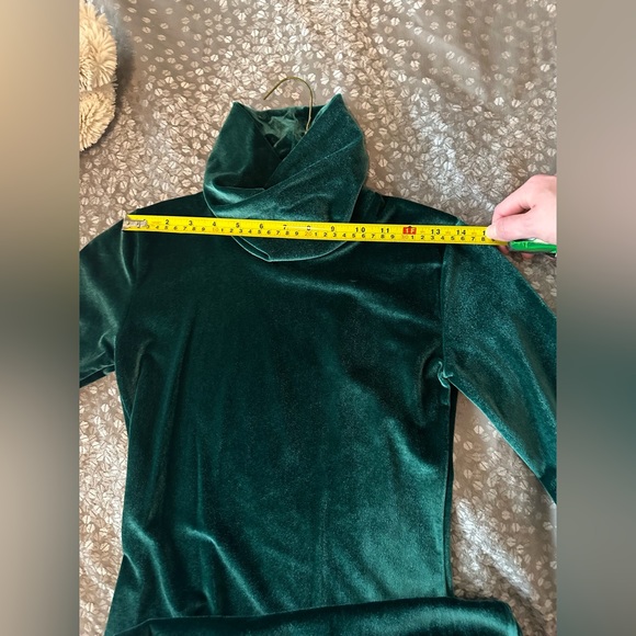 Green Velvet Mini Dress. Size Medium - Picture 5 of 15